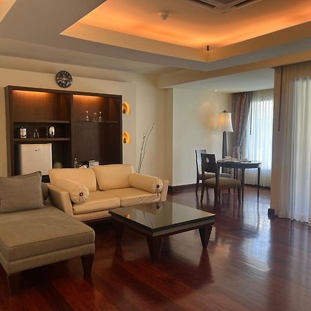 Patong Paragon Resort & Spa Sha Extra Plus Dış mekan fotoğraf A suite at the hotel