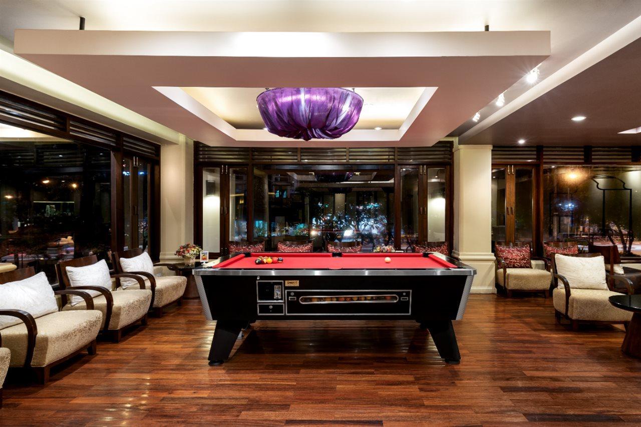 Patong Paragon Resort & Spa Sha Extra Plus Dış mekan fotoğraf The Pool Table at the lobby
