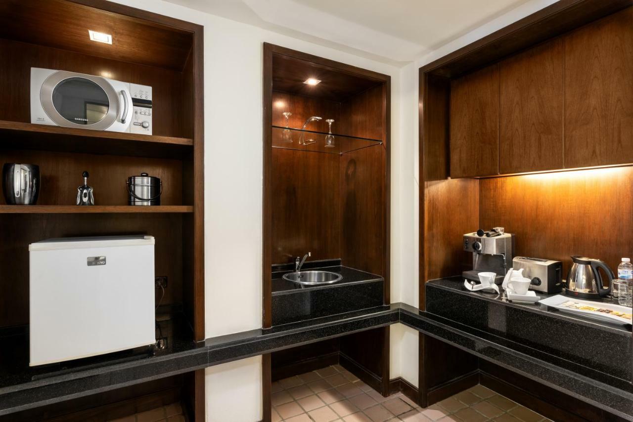 Patong Paragon Resort & Spa Sha Extra Plus Dış mekan fotoğraf A kitchenette in a hotel