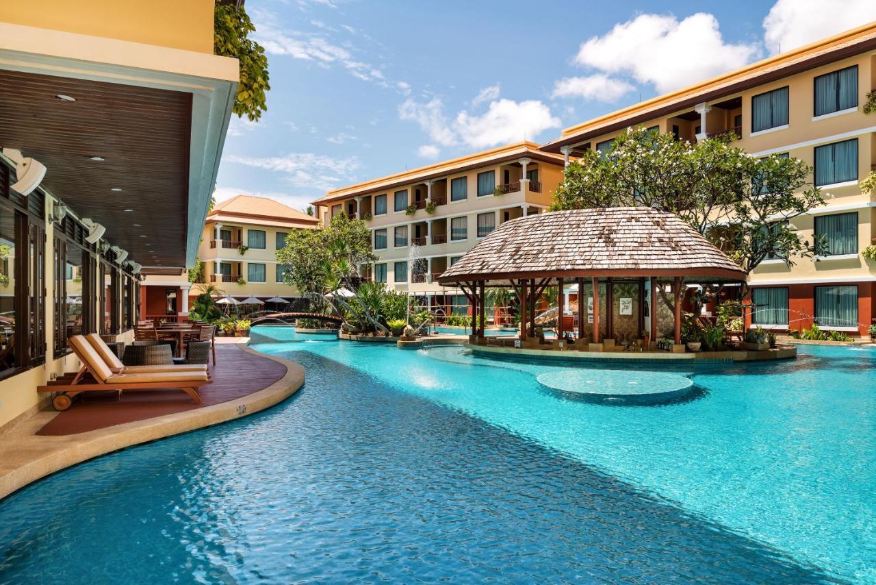 Patong Paragon Resort & Spa Sha Extra Plus Dış mekan fotoğraf The swimming pool at the hotel